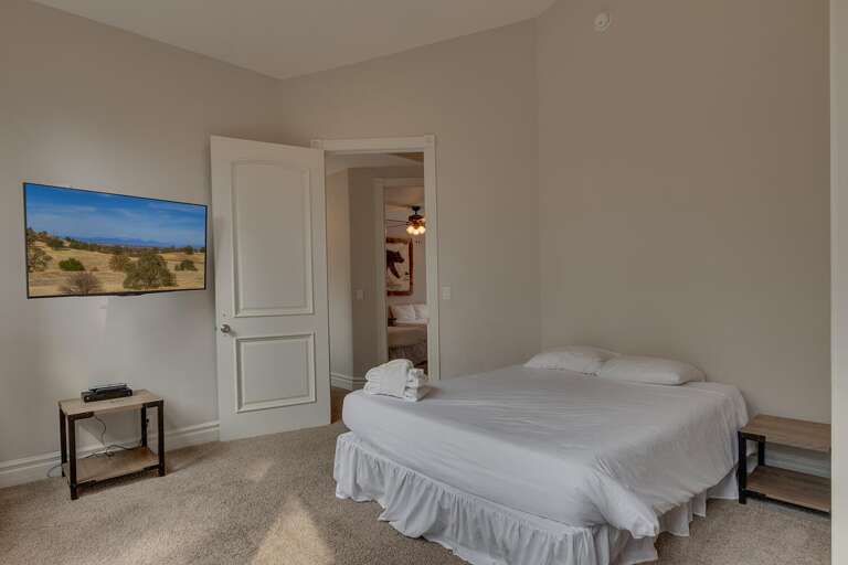 Bedroom with Queen bed