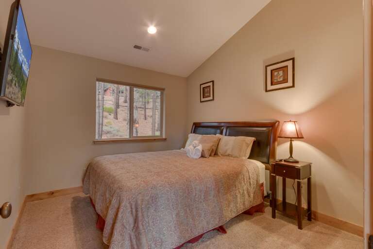 Bedroom with Queen bed Bedroom with Queen bed