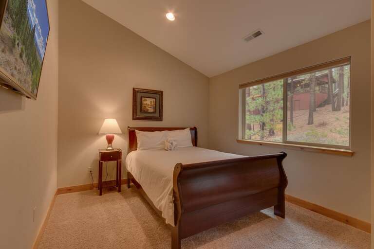 Bedroom with Queen bed Bedroom with Queen bed