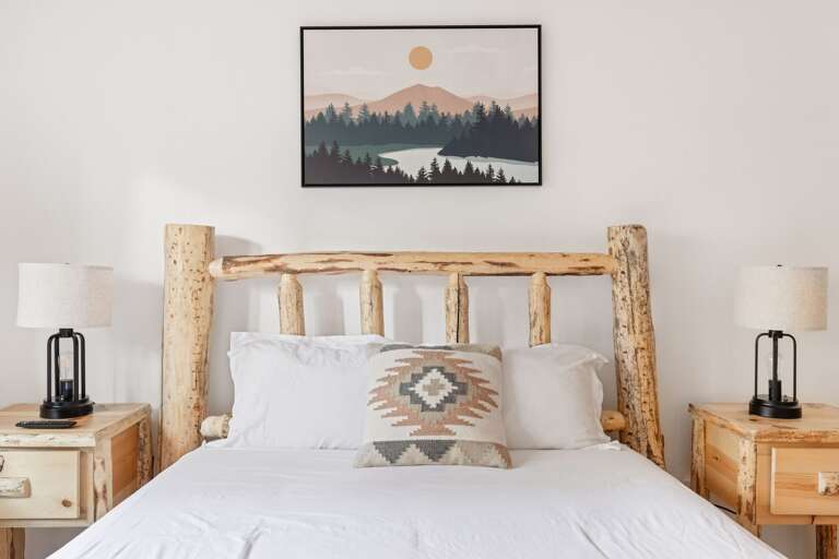 Bedroom with Queen bed