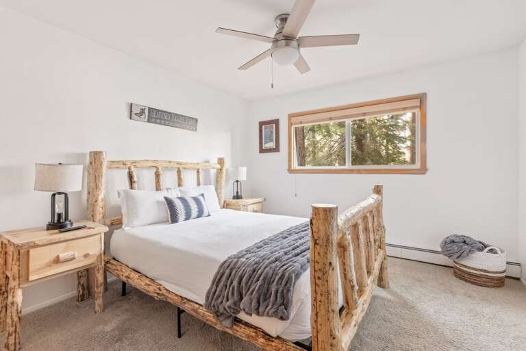 Bedroom with Queen bed