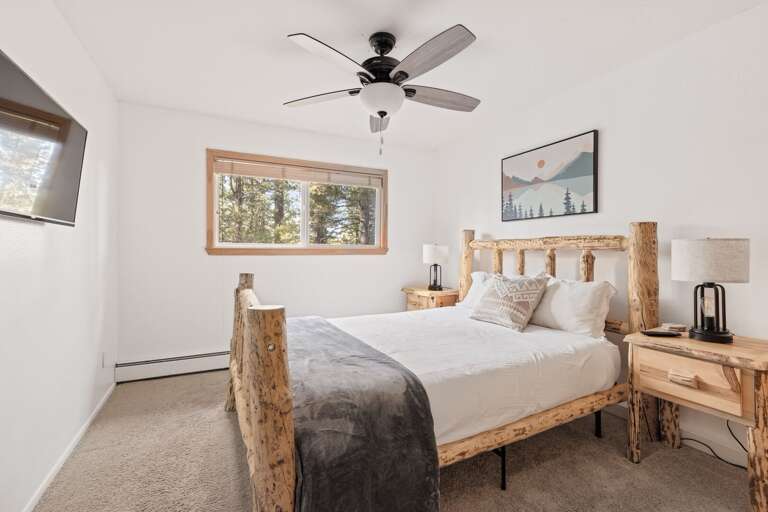 Bedroom with Queen bed