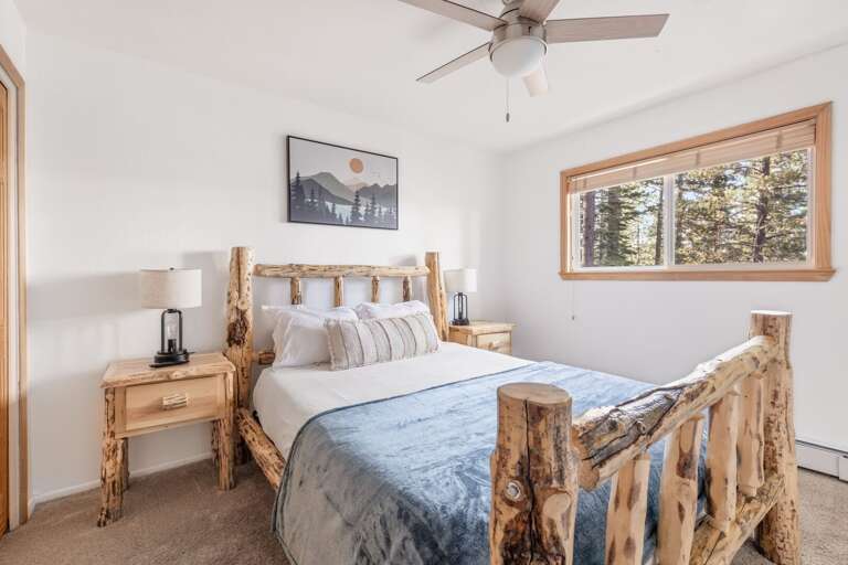 Bedroom with Queen bed