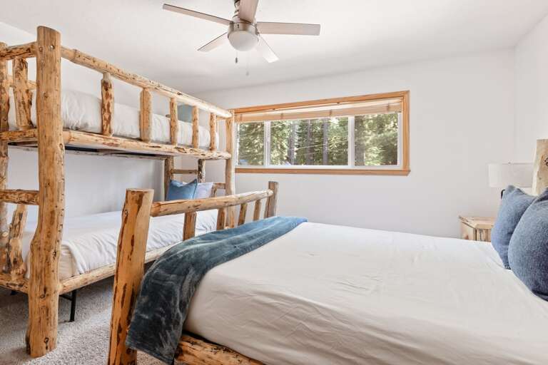 Bedroom with Queen bed and Single over Single bunk beds