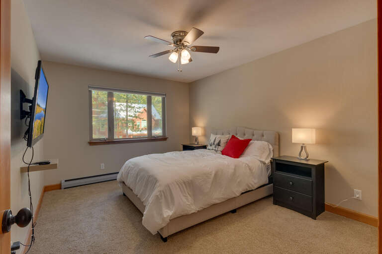 Bedroom with Queen bed