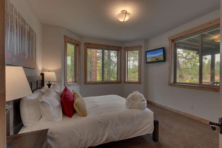 Bedroom with Queen bed