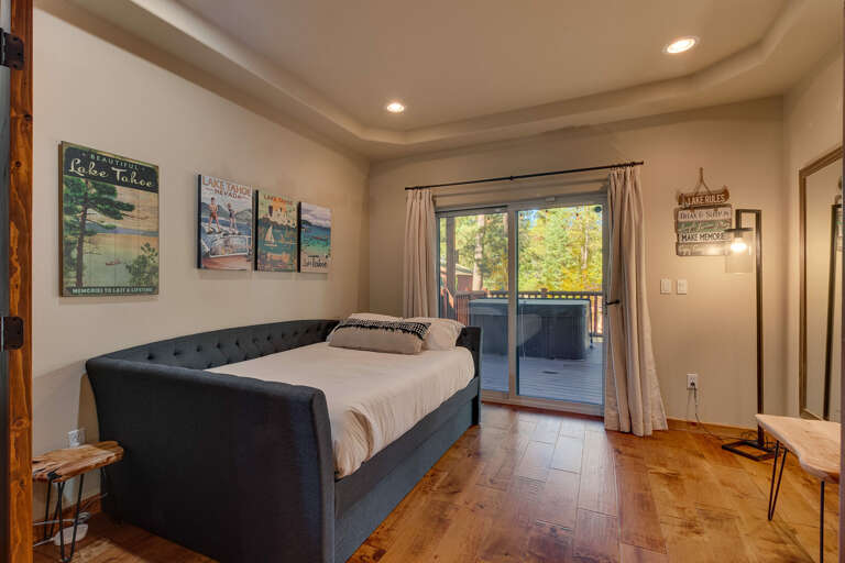 Bedroom with Daybed and Twin trundle bed