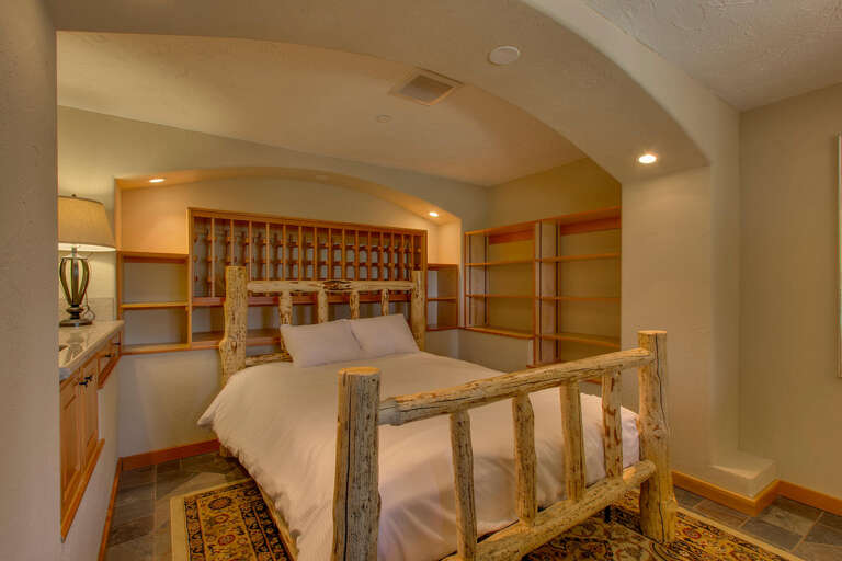 Bedroom with Queen bed