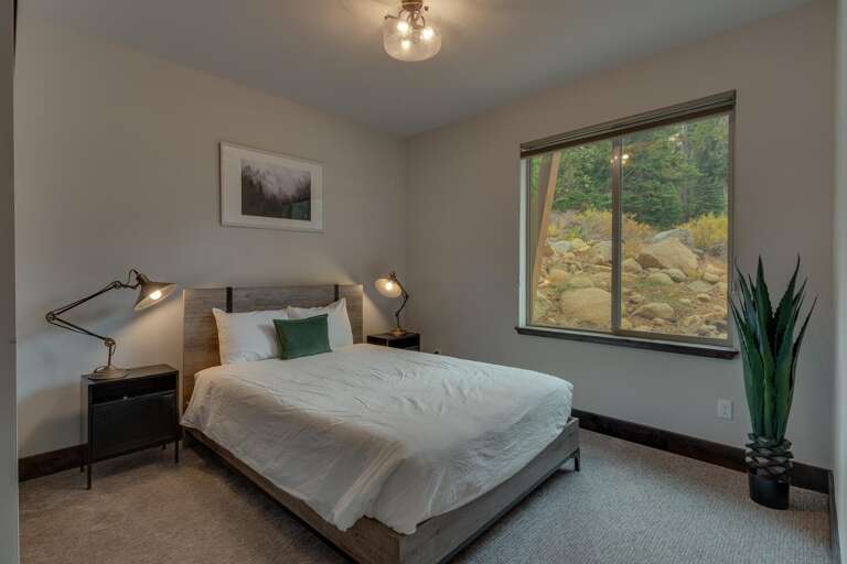 Bedroom with Queen bed