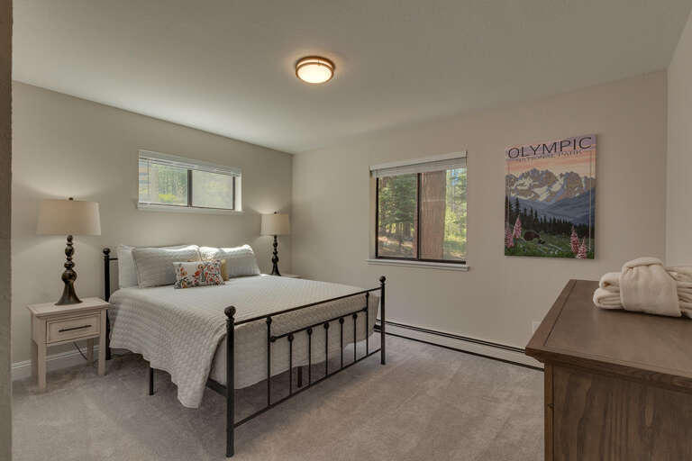 Bedroom with Queen bed Bedroom with Queen bed