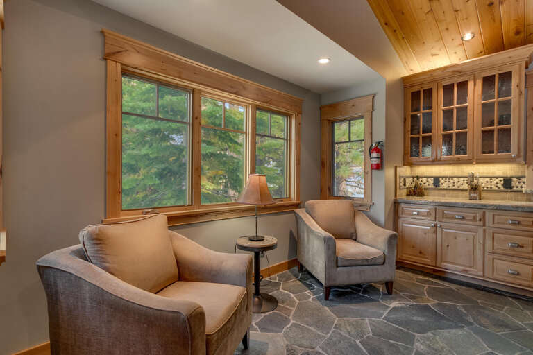 Area with two single sofa