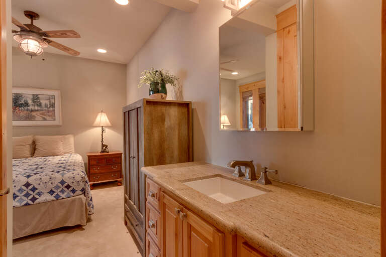 Bedroom with Queen bed