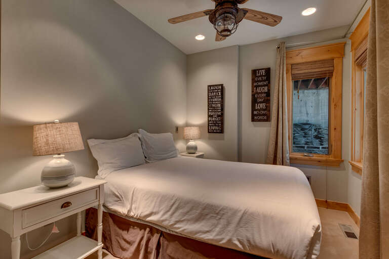 Beroom with Queen bed