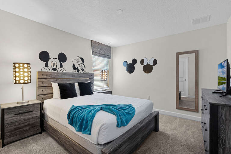 Bedroom with Queen bed Bedroom with Queen bed