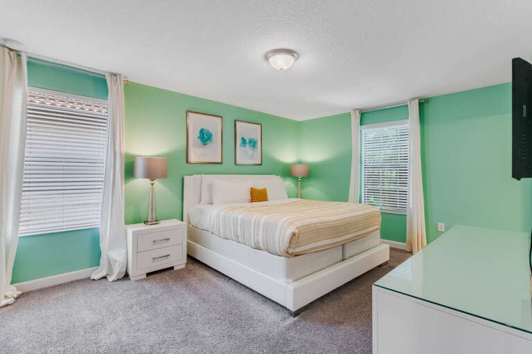 Bedroom with Queen bed