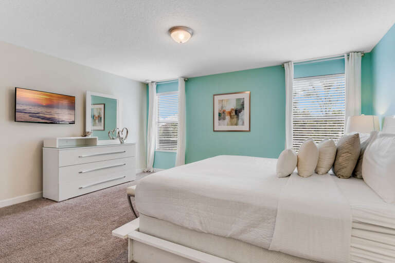 Bedroom with Queen bed