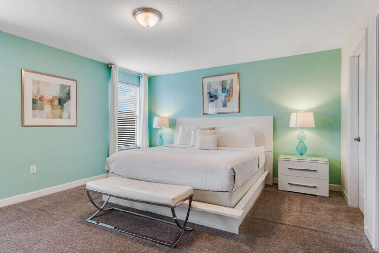 Bedroom with Queen bed