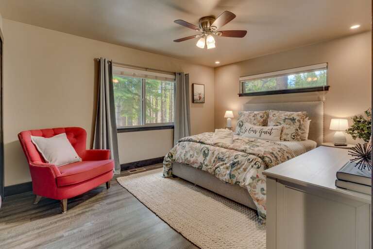 Bedroom with Queen bed