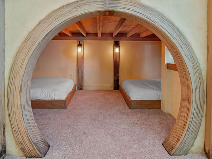 Hobbit house themed bedroom with 4 Twin beds Hobbit house themed bedroom with 4 Twin beds