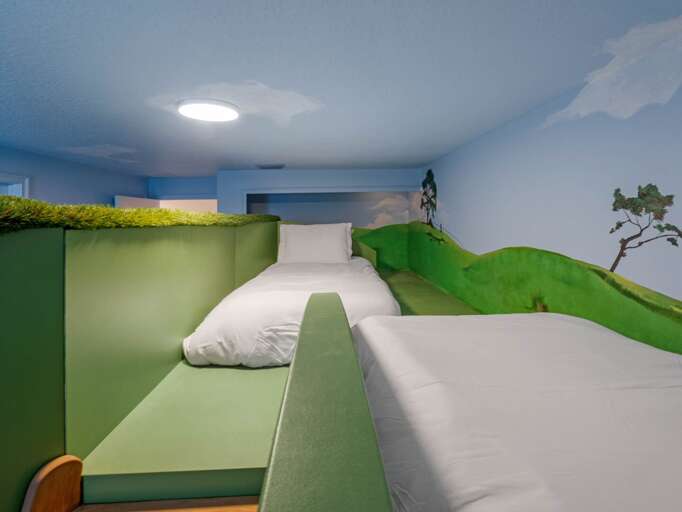 Hobbit house themed bedroom with 4 Twin beds Hobbit house themed bedroom with 4 Twin beds