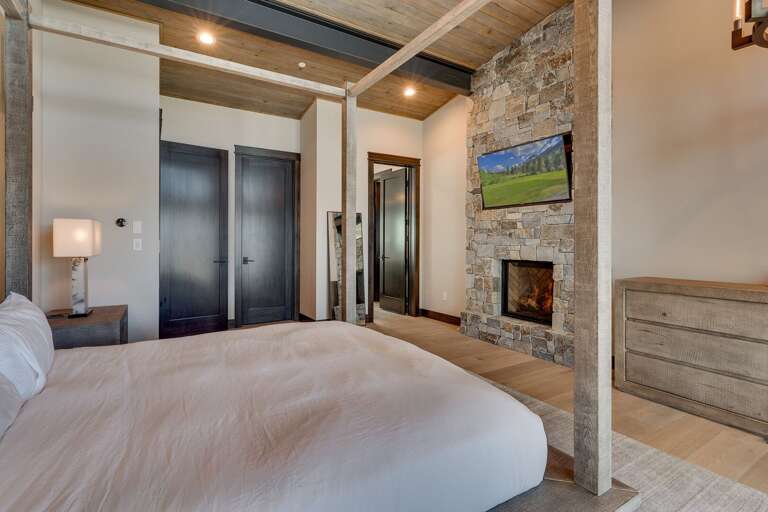 Bedroom with King bed