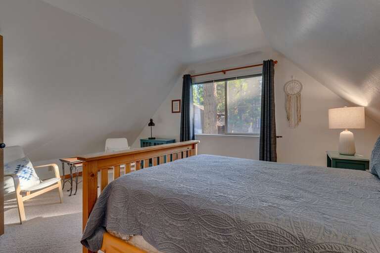 Bedroom with Queen bed