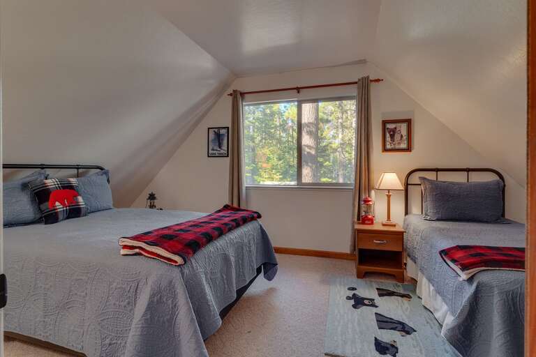 Bedroom with Queen and Twin beds