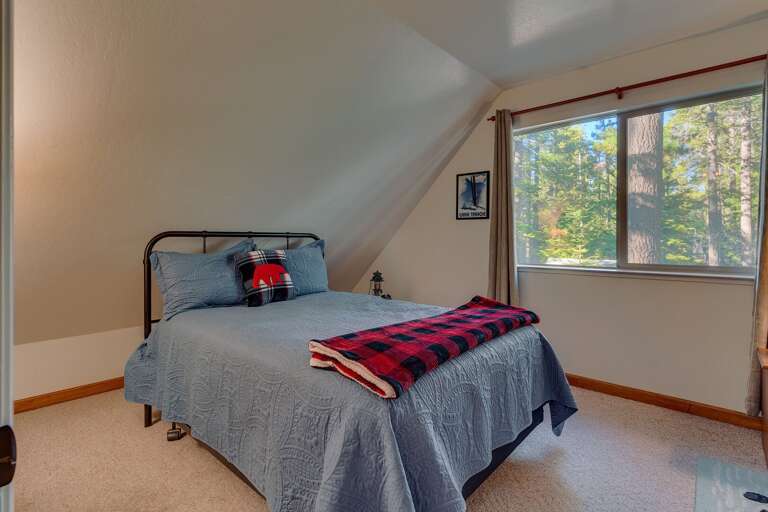 Bedroom with Queen and Twin beds