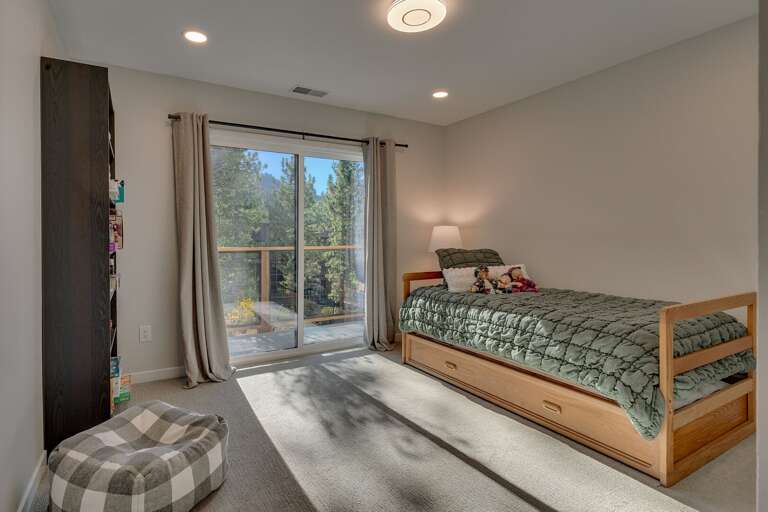 Bedroom with Twin bed