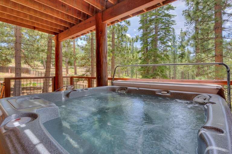 Deck w/ hot tub