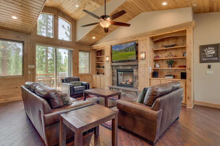 Living area w/ contemporary furniture