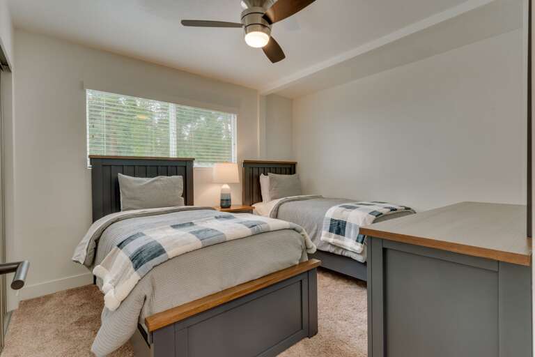 Bedroom with 2x Twin beds