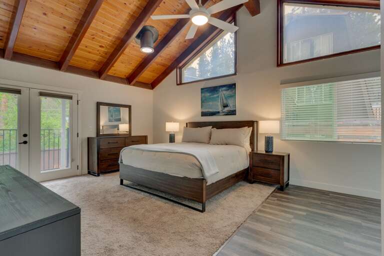 Bedroom with Queen bed