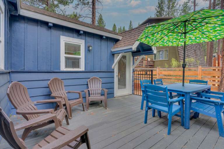 Outdoor deck & seating