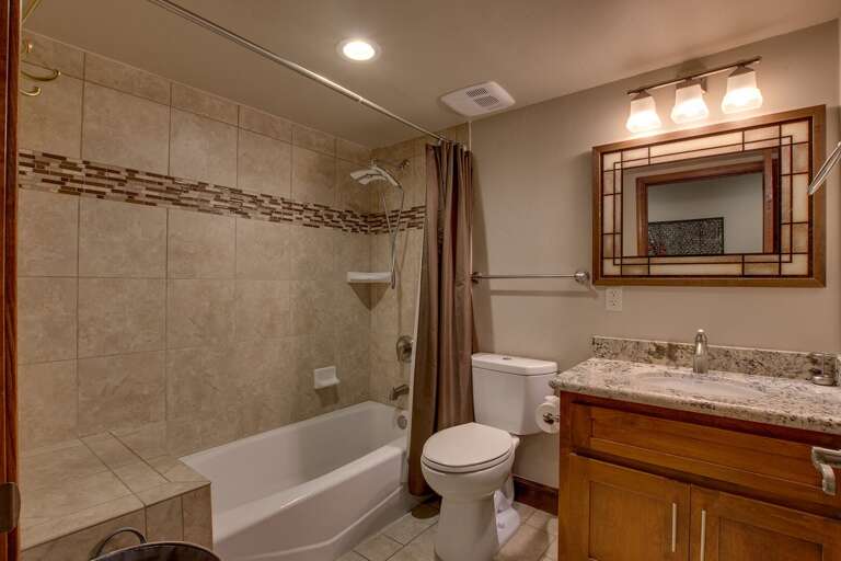 Bathroom w/ Bath/ Shower Combo