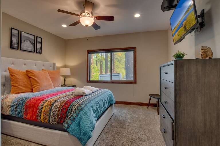 Bedroom w/ King Bed