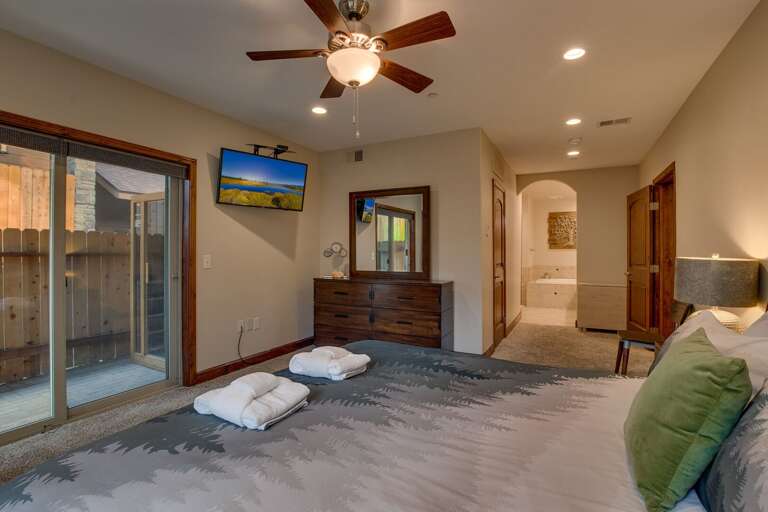 Bedroom w/ King Bed