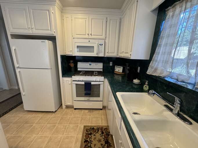Fully-equipped kitchen