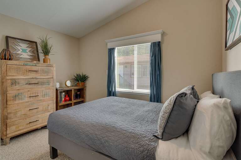 Bedroom with Queen bed
