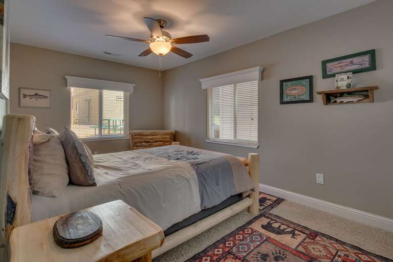 Bedroom with Queen bed