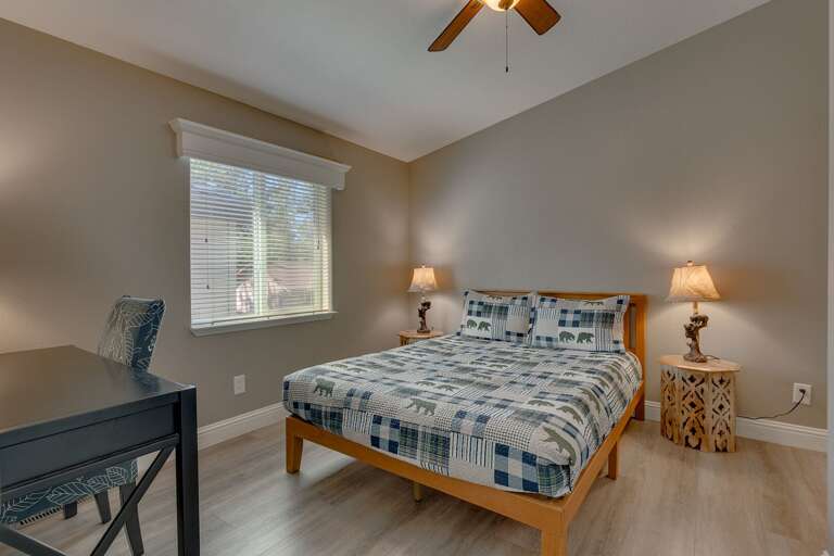 Bedroom with Queen bed