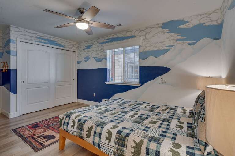 Bedroom with Queen bed