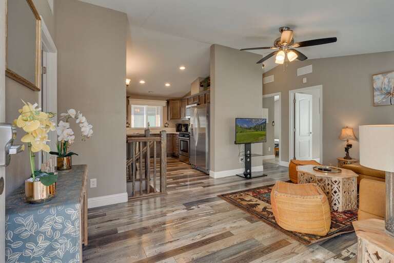 Living area w/ contemporary furniture