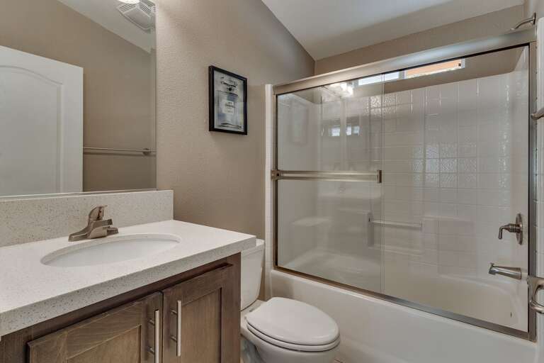 Bathroom with Tub/Shower combo