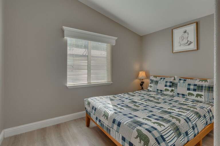 Bedroom with Queen bed