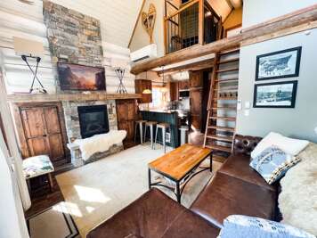 Cozy Mountain Cabin | Hot Tub | Ski In / Ski Out