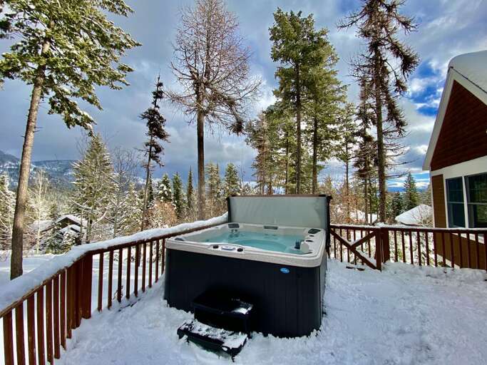 HAVE YOU EVER SAT IN A HOT TUB AND WATCHED THE ALPENGLOW SHINE ON THE MOUNTAINS?