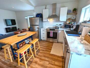 Bright and Charming Gateway to Glacier Apartment!