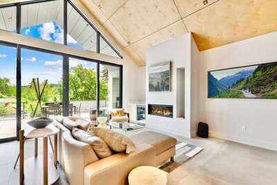 New, Executive Luxurious Townhome, Downtown!