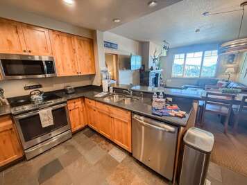 Ski In / Ski Out Condo, Amazing Views, Sleeps 8!